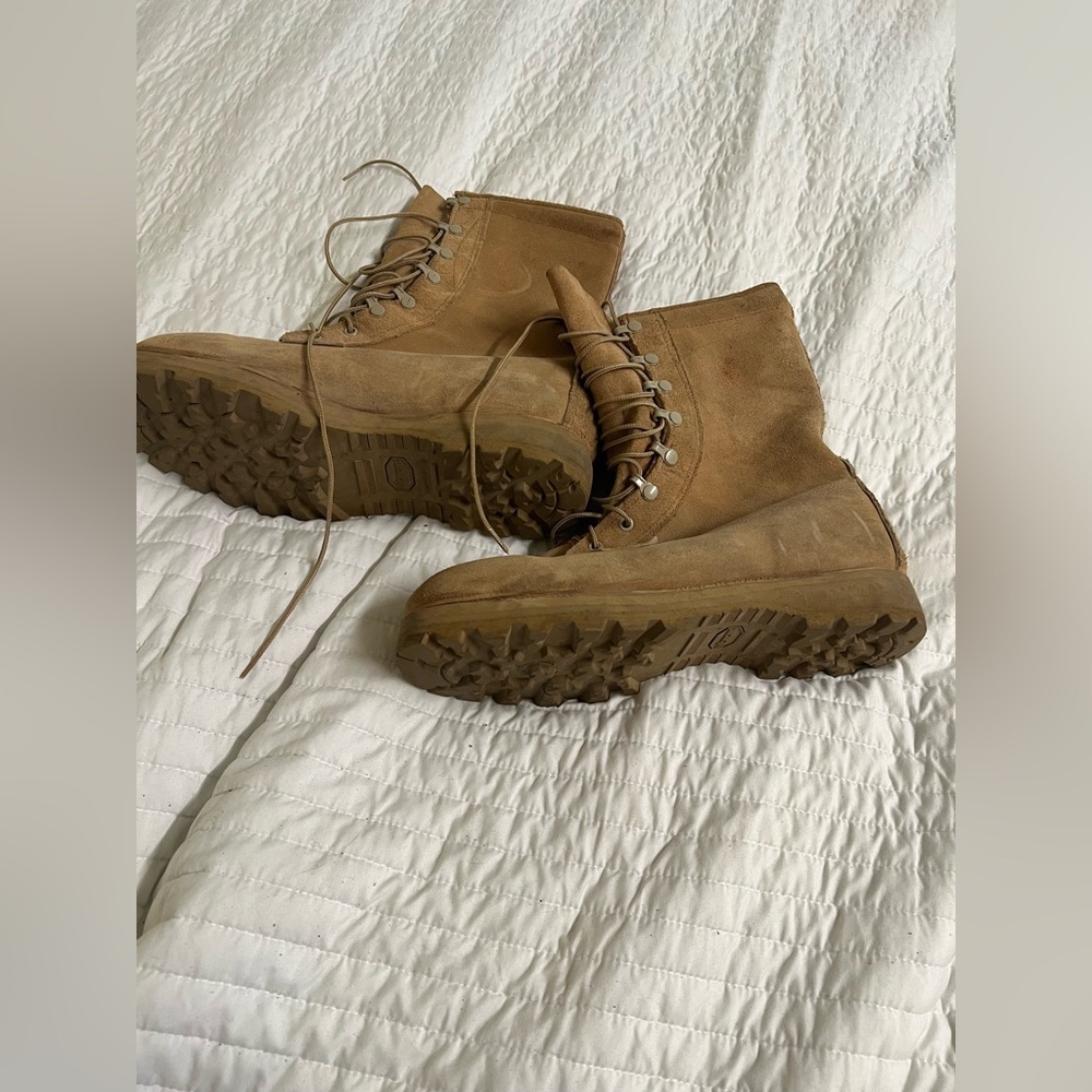Army issued combat boots - lightly worn! - Picture 3 of 5